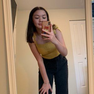 TIED SLEEVELESS TANK TOP w/ BUTTON DETAILING